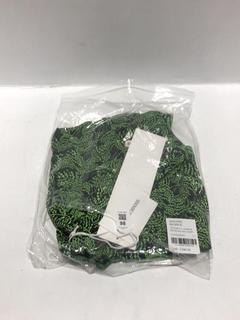 Lot 98  
            Chesterfield SR44 - Parcel Delivery Only 

                
SSENSE WORKS JEREMY O HARRIS S'S BOWLING SHIRT IN BLACK/GREEN SIZE S - ORIGINAL R...