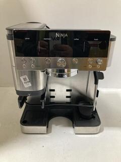 Lot 1039  
            Chesterfield SR47 - Parcel Delivery Only 

                
NINJA LUXE COFFEE MACHINE ORIGINAL RRP £549 (LOCATION: H9)