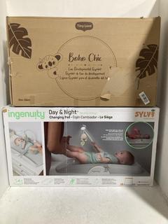 Lot 1091  
            Chesterfield SR47 - Parcel Delivery Only 

                
INGENUITY DAY & NIGHT CHANGING PAD TO INCLUDE TINY LOVE BOHO CHIC ONE LUXE DEVELO...