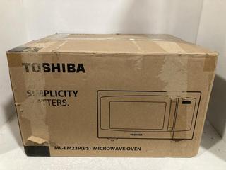 Lot 1152  
            Chesterfield SR47 - Parcel Delivery Only 

                
TOSHIBA 23L 800W MICROWAVE OVEN - MODEL NO. ML-EM23P (LOCATION: I4)