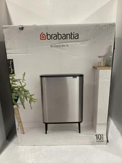Lot 1157  
            Chesterfield SR47 - Parcel Delivery Only 

                
BRABANTIA BO TOUCH BIN HI WITH TWO INNER 30L COMPARTMENTS ORIGINAL RRP £240 (LOCA...