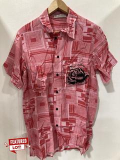 Lot 12  
            Chesterfield SR47 - Parcel Delivery Only 

                
SSENSE WORKS WOMENS S/S BOWLING SHIRT IN PINK SIZE S ORIGINAL RRP £390 (LOCATION:...