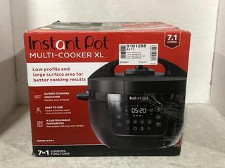 Lot 205  
            Chesterfield SR47 - Parcel Delivery Only 

                
INSTANT POT 7 IN 1 7.1L MULTI COOKER XL ORIGINAL RRP £149 (LOCATION: F6)