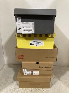 Lot 264  
            Chesterfield SR47 - Parcel Delivery Only 

                
5 X ASSORTED ADULTS FOOTWEAR TO INCLUDE FITFLOP GEN FF ULTRA MINI DOUBLE FACED SH...
