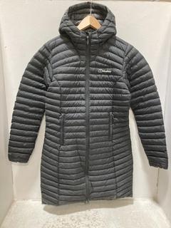 Lot 313  
            Chesterfield SR47 - Parcel Delivery Only 

                
BERGHAUS WOMENS COAT IN BLACK SIZE 8 (LOCATION: F9)