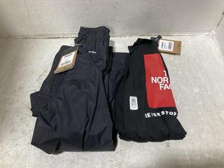 Lot 317  
            Chesterfield SR47 - Parcel Delivery Only 

                
THE NORTH FACE MENS TSHIRT IN BLACK SIZE M TO INCLUDE THE NORTH FACE WOMENS ANTOR...