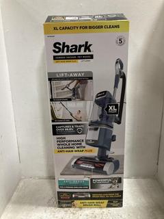 Lot 486  
            Chesterfield SR47 - Parcel Delivery Only 

                
SHARK NZ2780UKT CORDED VACUUM PET MODEL ORIGINAL RRP £199. (LOCATION: G3)