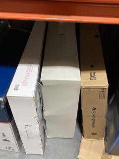 Lot 498  
            Chesterfield SR47 - Parcel Delivery Only 

                
3 X ASSORTED ITEMS TO INCLUDE BRIGHT STARS DISNEY BABY FINDING NEMO MR RAY OCEAN ...