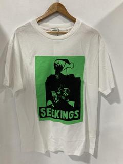 Lot 4  
            Chesterfield SR47 - Parcel Delivery Only 

                
SEEKINGS MENS LOGO TSHIRT IN WHITE/GREEN SIZE M ORIGINAL RRP £267 (LOCATION: I9)