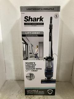 Lot 507  
            Chesterfield SR47 - Parcel Delivery Only 

                
SHARK NV602UK LIFT AWAY CORDED VACUUM ORIGINAL RRP £199. (LOCATION: G4)