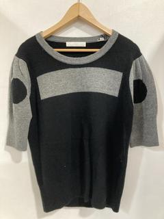 Lot 52  
            Chesterfield SR47 - Parcel Delivery Only 

                
RANDOM IDENTITES KNITTED TOP IN GREY/BLACK SIZE XS - STYLE NO. KN-22 (LOCATION: I11)