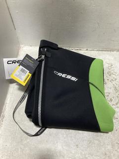 Lot 594  
            Chesterfield SR47 - Parcel Delivery Only 

                
CRESSI MED X MAN SHORTY WETSUIT 2.5MM IN BLACK/LIME SIZE 3XL (LOCATION: G7)