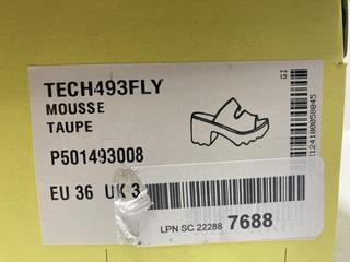 Lot 625  
            Chesterfield SR47 - Parcel Delivery Only 

                
FLY LONDON TECH493FLY SANDALS IN MOUSSE/TAUPE SIZE 3 (LOCATION: G8)