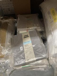 Lot 630  
            Chesterfield SR47 - Parcel Delivery Only 

                
11 X ASSORTED JOHN LEWIS BEDDING ITEMS TO INCLUDE SOFT AND SILKY EGYPTIAN COTTON ...