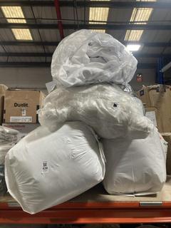 Lot 639  
            Chesterfield SR47 - Parcel Delivery Only 

                
5 X ASSORTED BEDDING ITEMS TO INCLUDE HUNGARIAN GOOSE DOWN PILLOW (LOCATION: G9)