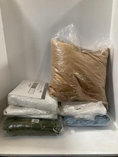 Lot 644  
            Chesterfield SR47 - Parcel Delivery Only 

                
9 X ASSORTED JOHN LEWIS BEDDING ITEMS TO INCLUDE JOHN LEWIS COTTON QUILTED SMALL ...