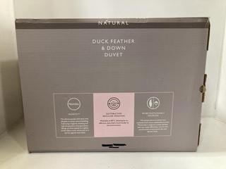 Lot 647  
            Chesterfield SR47 - Parcel Delivery Only 

                
JOHN LEWIS DUCK FEATHER AND DOWN 10.5 TOG SINGLE DUVET (LOCATION: G9)