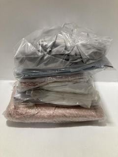 Lot 652  
            Chesterfield SR47 - Parcel Delivery Only 

                
6 X ASSORTED ITEMS TO INCLUDE JOHN LEWIS EGYPTIAN COTTON SINGLE DUVET COVER 135 X...