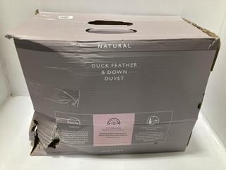 Lot 653  
            Chesterfield SR47 - Parcel Delivery Only 

                
JOHN LEWIS DUCK FEATHER AND DOWN KINGSIZE 10.5 TOG DUVET (LOCATION: G10)