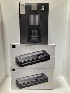 Lot 656  
            Chesterfield SR47 - Parcel Delivery Only 

                
3 X ASSORTED ITEMS TO INCLUDE JOHN LEWIS DRIP FILTER COFFEE MACHINE (LOCATION: G10)