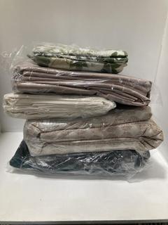 Lot 658  
            Chesterfield SR47 - Parcel Delivery Only 

                
5 X ASSORTED CURTAINS TO INCLUDE JOHN LEWIS TEXTURED WEAVE EYELET CURTAINS IN ROS...