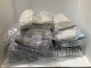 Lot 660  
            Chesterfield SR47 - Parcel Delivery Only 

                
10 X ASSORTED ITEMS TO INCLUDE JOHN LEWIS JING SIZE DUVET SET IN WHITE AND BLUE (...