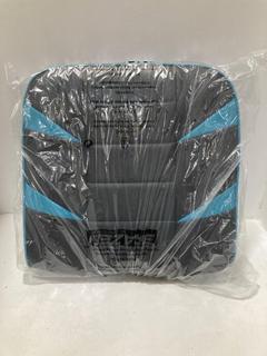 Lot 670  
            Chesterfield SR47 - Parcel Delivery Only 

                
BRAZEN VALOR MDBACK GAMING CHAIR (LOCATION: G10)