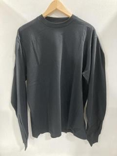 Lot 672  
            Chesterfield SR47 - Parcel Delivery Only 

                
RANDOM IDENTITIES OVERSIZED POLO IN BLACK SIZE M ORIGINAL RRP £205. (LOCATION: G11)