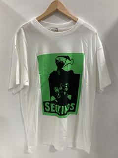Lot 680  
            Chesterfield SR47 - Parcel Delivery Only 

                
SEEKINGS LOGO T-SHIRT IN PURE WHITE SIZE M ORIGINAL RRP £267. (LOCATION: G11)
