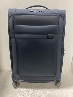 Lot 69  
            Chesterfield SR47 - Parcel Delivery Only 

                
SAMSONITE AIREA SPINNER 67/24 SUITCASE IN DARK BLUE ORIGINAL RRP £229 (LOCATION: F1)