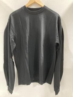 Lot 701  
            Chesterfield SR47 - Parcel Delivery Only 

                
RANDOM IDENTITIES LONG SLEEVE T-SHIRT IN BLACK SIZE S ORIGINAL RRP £215. (LOCATIO...
