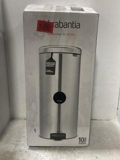 Lot 70  
            Chesterfield SR47 - Parcel Delivery Only 

                
BRABANTIA NEWICON 30L PEDAL BIN (LOCATION: F1)