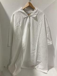 Lot 712  
            Chesterfield SR47 - Parcel Delivery Only 

                
RANDOM IDENTITIES OVERSIZED CUT POLO IN WHITE SIZE XL ORIGINAL RRP £205. (LOCATIO...
