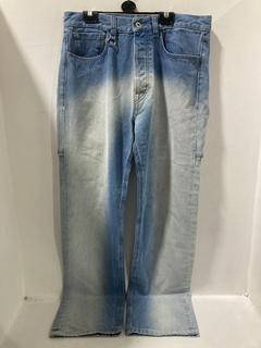 Lot 723  
            Chesterfield SR47 - Parcel Delivery Only 

                
RANDOM IDENTITIES DN-34 BLUE DENIM JEANS SIZE 33. (LOCATION: H1)