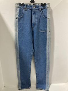 Lot 728  
            Chesterfield SR47 - Parcel Delivery Only 

                
RANDOM IDENTITIES DN-03 BLUE DENIM JEANS SIZE 26. (LOCATION: H1)