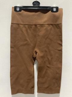 Lot 765  
            Chesterfield SR47 - Parcel Delivery Only 

                
VAARA ESSENTIAL SEEMLESS SHORTS IN BROWN SIZE XS-S. (LOCATION: H2)