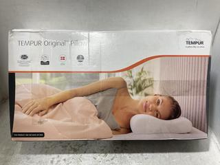 Lot 76  
            Chesterfield SR47 - Parcel Delivery Only 

                
TEMPUR ORIGINAL QUEEN LARGE PILLOW ORIGINAL RRP £149 (LOCATION: F1)