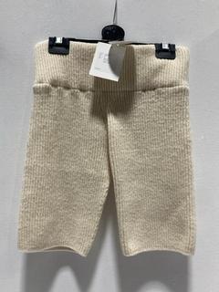 Lot 771  
            Chesterfield SR47 - Parcel Delivery Only 

                
DETERM CREAM FLEECE SHORTS SIZE 2. (LOCATION: H2)