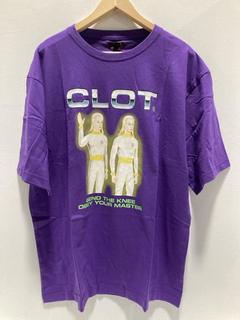 Lot 790  
            Chesterfield SR47 - Parcel Delivery Only 

                
CLOT APPAREL PURPLE OBEY YOUR MASTER TEE SIZE XXL ORIGINAL RRP £100. (LOCATION: H2)