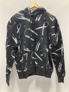 Lot 795  
            Chesterfield SR47 - Parcel Delivery Only 

                
CLOT BLACK NUNCHAKU PRINT HOODIE SIZE S ORIGINAL RRP £225. (LOCATION: H2)