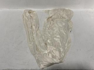 Lot 799  
            Chesterfield SR47 - Parcel Delivery Only 

                
RANDOM IDENTITIES FRINGED SCARF IN WHITE ORIGINAL RRP £140 (LOCATION: H3)