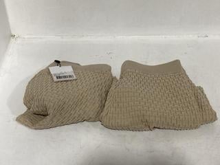 Lot 813  
            Chesterfield SR47 - Parcel Delivery Only 

                
2 X DAGMAR GERI SHORTS IN OAT SIZE XS (LOCATION: H3)