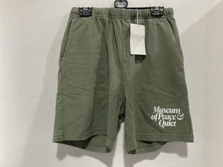 Lot 817  
            Chesterfield SR47 - Parcel Delivery Only 

                
SSENSE MUSEUM OF PEACE AND QUIET SHORTS IN GREEN SIZE XS (LOCATION: H3)