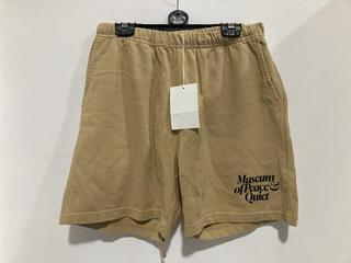 Lot 820  
            Chesterfield SR47 - Parcel Delivery Only 

                
SSENSE MUSEUM OF PEACE AND QUIET SHORTS IN BEIGE SIZE L (LOCATION: H3)