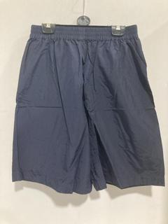 Lot 830  
            Chesterfield SR47 - Parcel Delivery Only 

                
SAUL NASH COVERSTITCH BOXER IN NAVY SIZE XK ORIGINAL RRP £325 (LOCATION: H3)