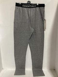 Lot 836  
            Chesterfield SR47 - Parcel Delivery Only 

                
FEAR OF GOD ESSENTIALS LOUNGE PANTS IN GREY SIZE S ORIGINAL RRP £120 (LOCATION: H3)