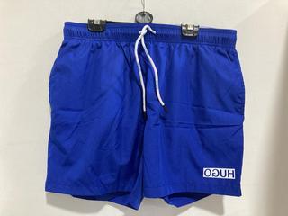 Lot 838  
            Chesterfield SR47 - Parcel Delivery Only 

                
HUGO BOSS HAITI SWIM TRUNKS IN BLUE SIZE L (LOCATION: H3)