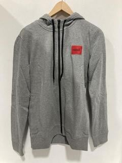 Lot 849  
            Chesterfield SR47 - Parcel Delivery Only 

                
HUGO BOSS DAPLE212 SWEATSHIRT IN GREY SIZE S ORIGINAL RRP £180 (LOCATION: H4)