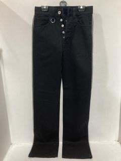 Lot 859  
            Chesterfield SR47 - Parcel Delivery Only 

                
RANDOM INDENTITIES JEANS IN BLACK SIZE 25 (LOCATION: H4)