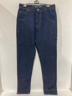 Lot 863  
            Chesterfield SR47 - Parcel Delivery Only 

                
RANDOM IDENTITIES JEANS IN DARK BLUE RINSE SIZE 26 (LOCATION: H4)